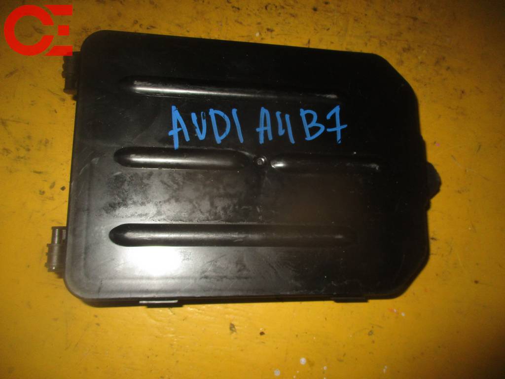 блок предохранителей Audi A4