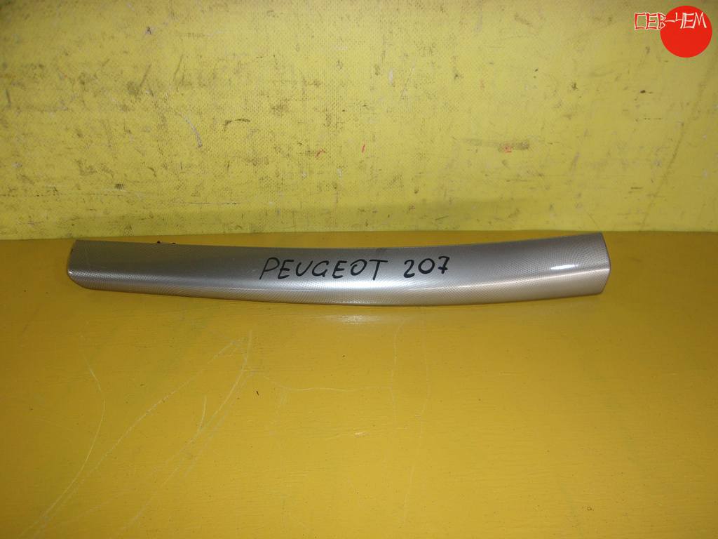 накладка на торпеду Peugeot 207
