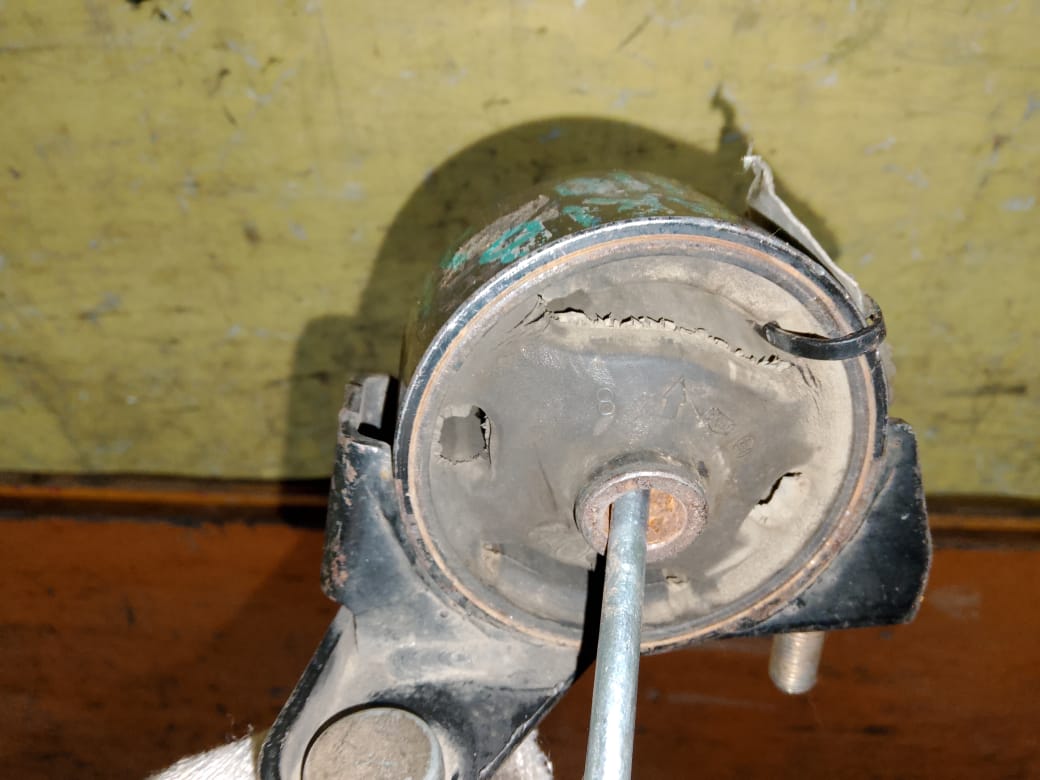 CARIB AE111 ПОДУШКА ДВС ЗАД. Toyota Sprinter Carib 1