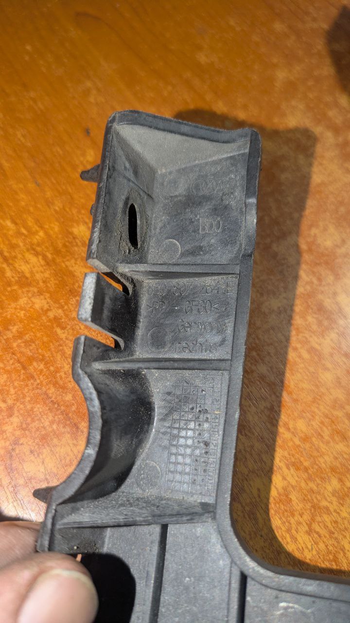 крепление бампера Audi A4 0