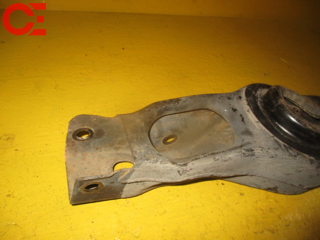 PAJERO V65W РЫЧАГ ПОД ПРУЖИНУ Mitsubishi Pajero 1