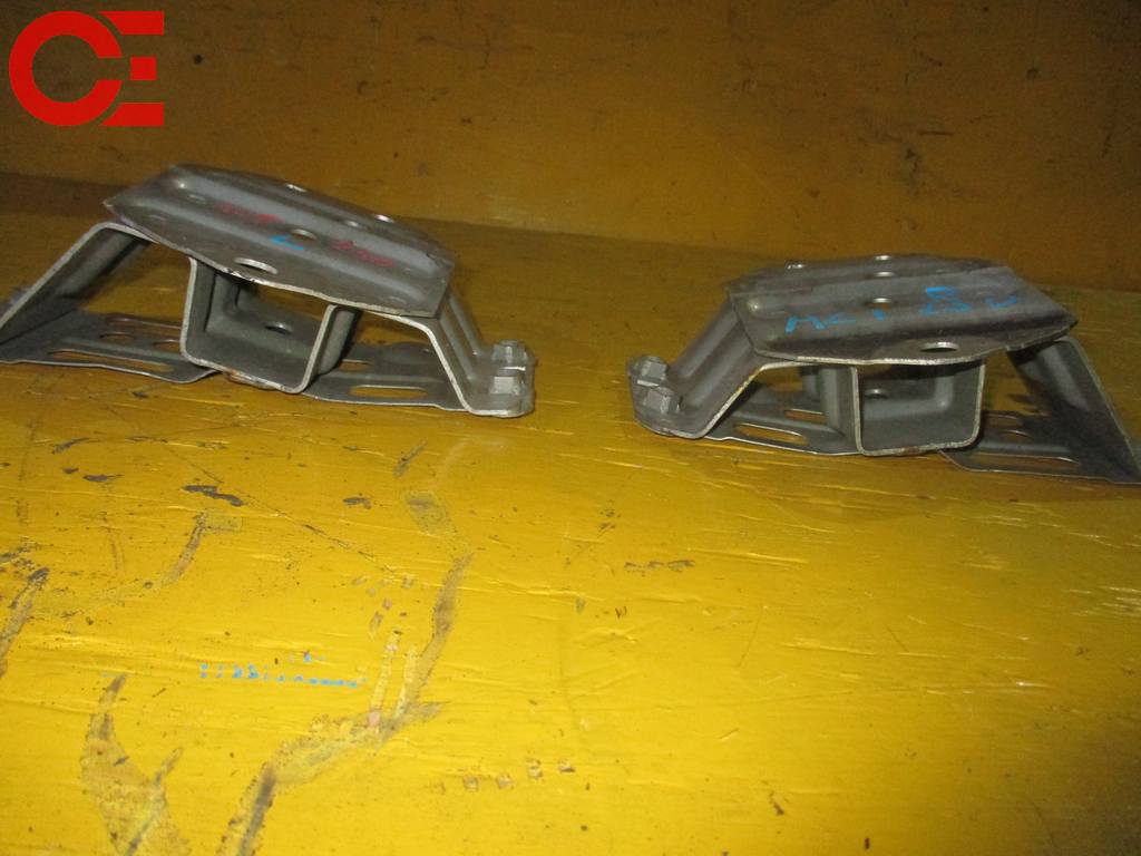 AVENSIS AZT250 КЛЫК УСИЛИТЕЛЯ левый Toyota Avensis 1