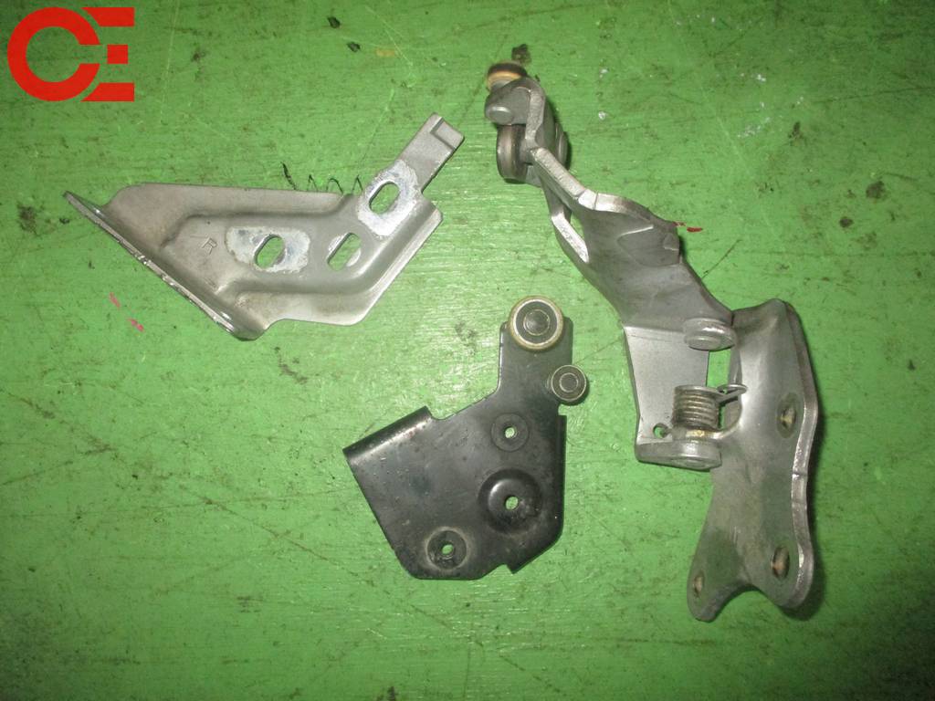 SERENA C25 РОЛИК ДВЕРИ СДВИЖНОЙ ЗАДН ПРАВОЙ Nissan Serena 1