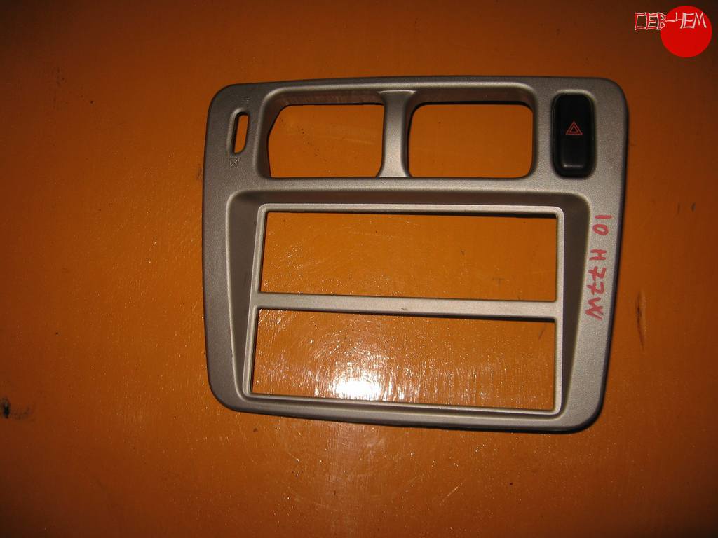 консоль магнитофона Mitsubishi Pajero IO