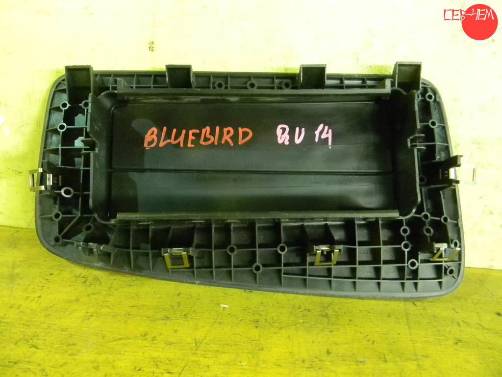 BLUEBIRD QU14 НАКЛАДКА AIRBAG ПАССАЖ. Nissan Bluebird