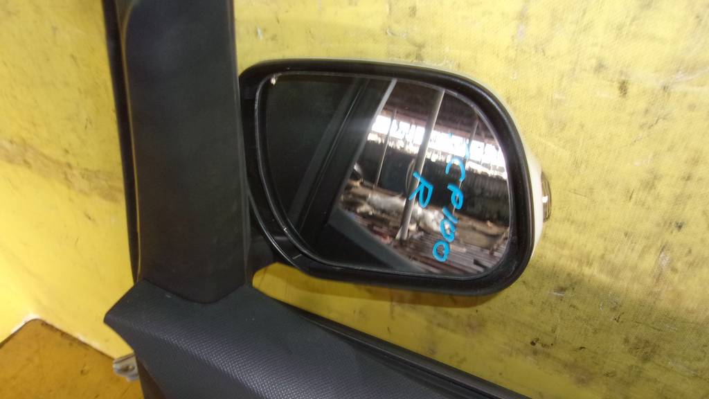 зеркало Toyota Ractis