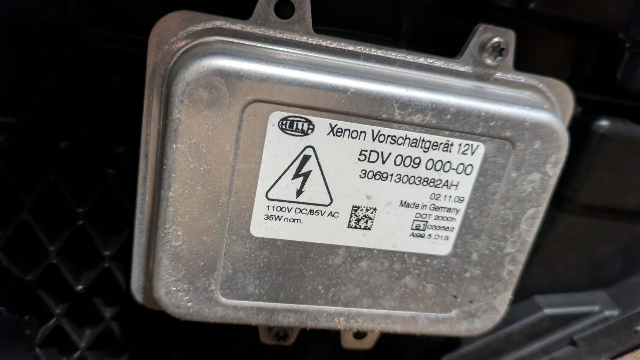 GOLF 1KCAV ФАРА ЛЕВАЯ XENON 5K2941751C Volkswagen Golf 4