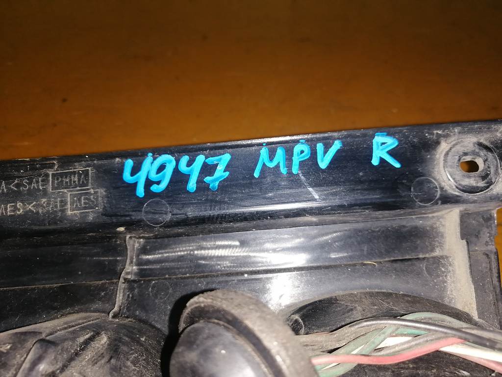 MPV LWFW СТОП ПРАВЫЙ 4947 Mazda MPV