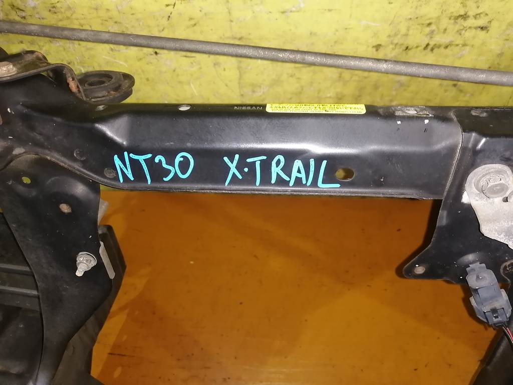 X-TRAIL NT30 РАМКА РАДИАТОРА Nissan X-Trail