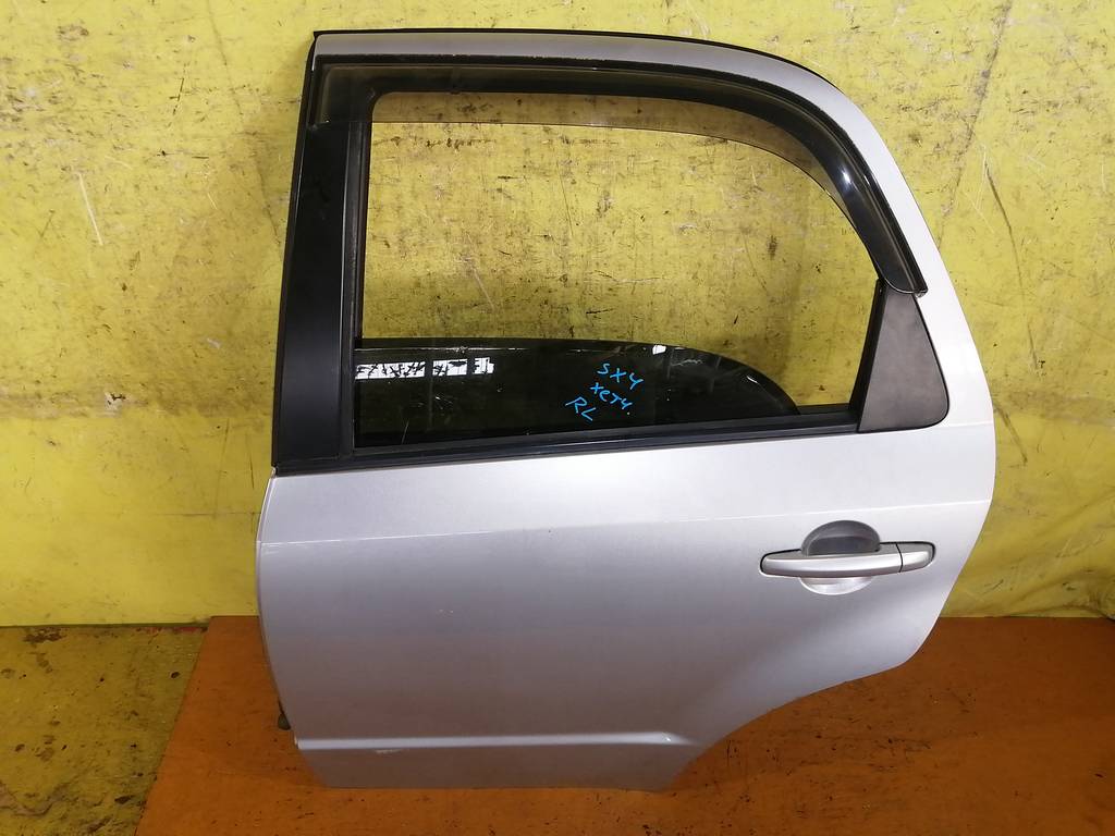 дверь Suzuki SX4