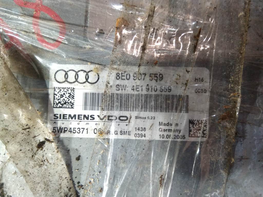 блок управления ДВС Audi A8