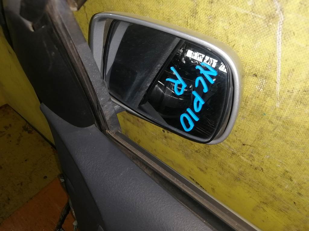 зеркало Toyota Vitz
