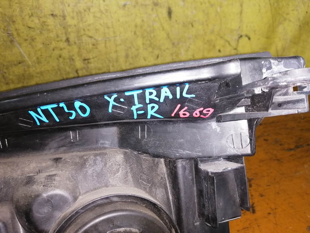 X-TRAIL NT30 ФАРА ПРАВАЯ 1669 Nissan X-Trail