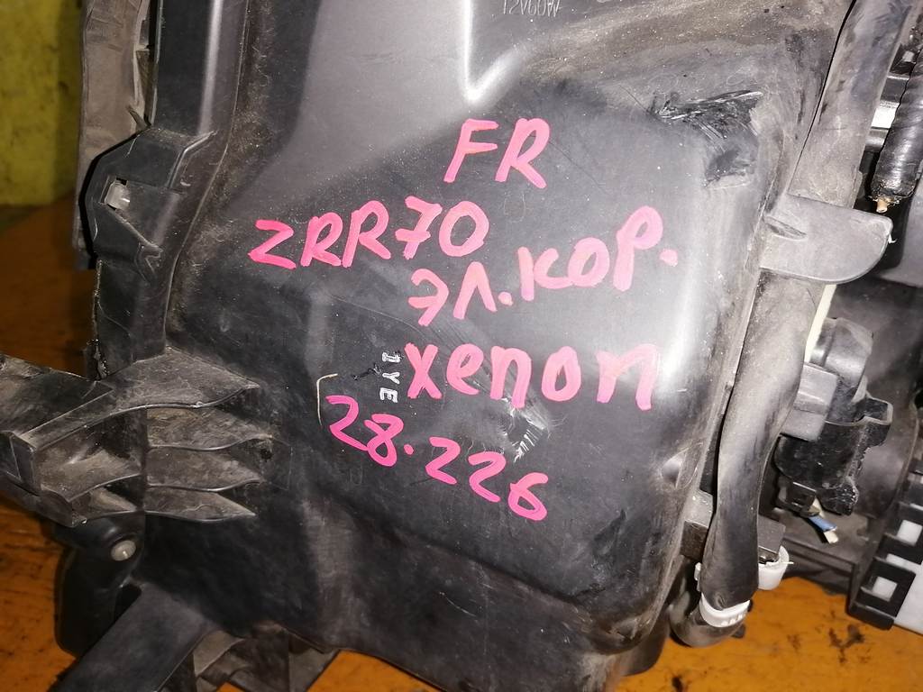 VOXY ZRR70 ФАРА ПРАВАЯ 28-226 XENON ЭЛ.КОР. Toyota Voxy