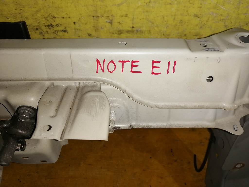 NOTE E11 РАМКА РАДИАТОРА Nissan Note