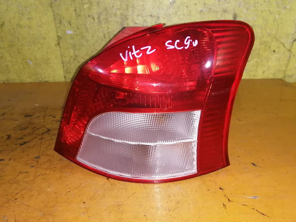 стоп-сигнал Toyota Vitz