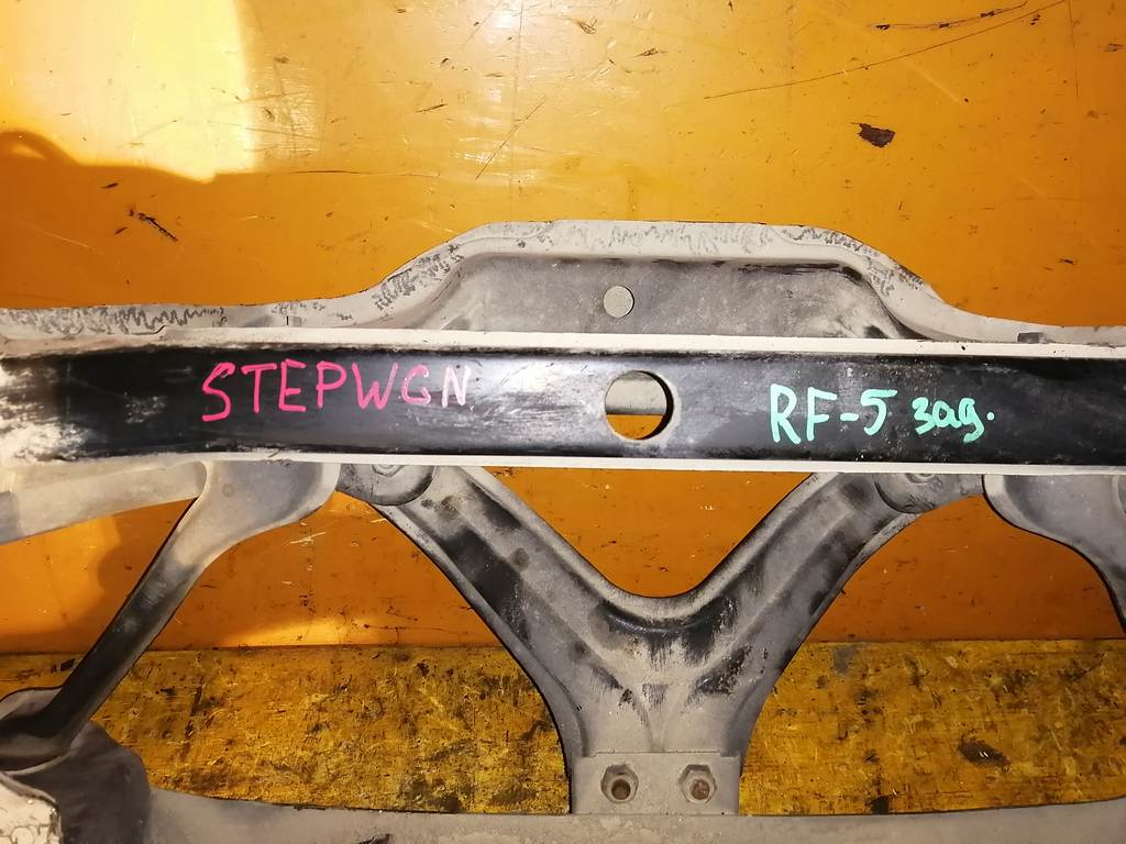 STEPWGN RF5 БАЛКА ЗАДНЯЯ ПОПЕРЕЧНАЯ Honda Stepwgn