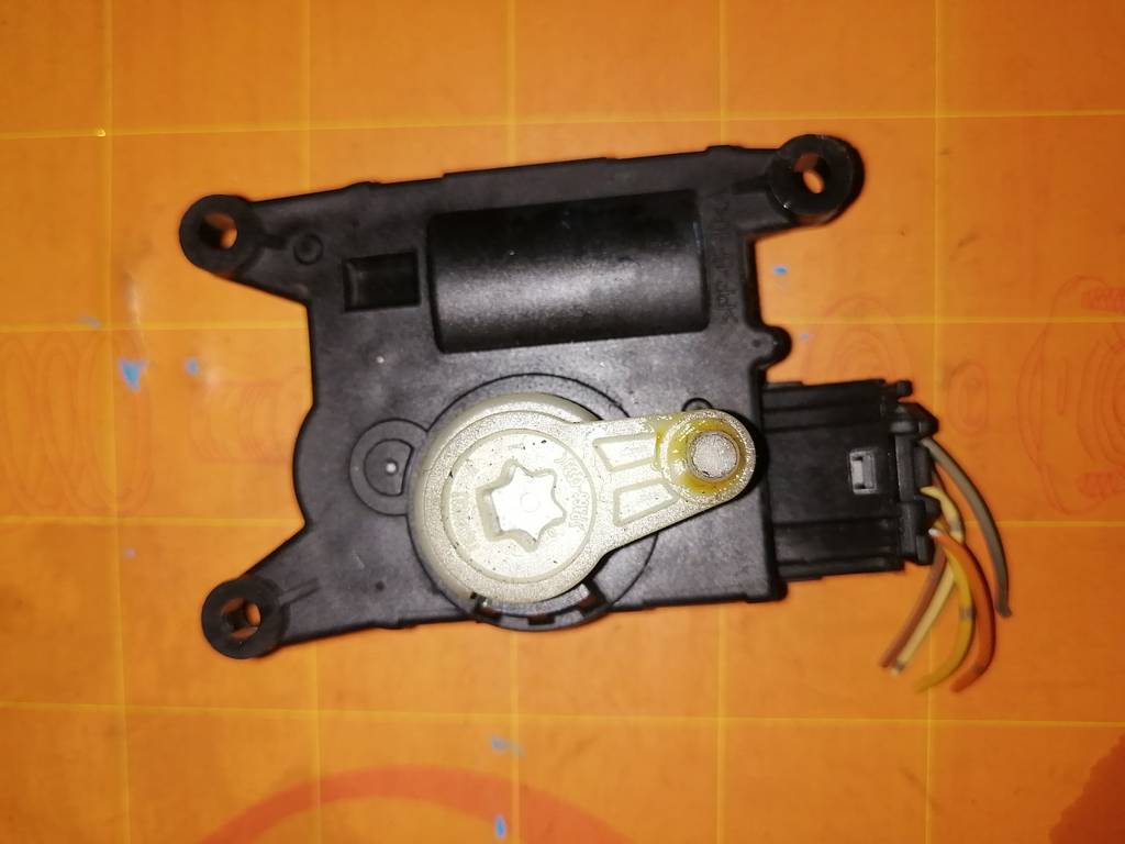 SX4 YA11S СЕРВОПРИВОД ЗАСЛОНОК ПЕЧКИ T1008046U A Suzuki SX4