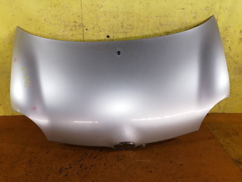 капот Toyota Sienta