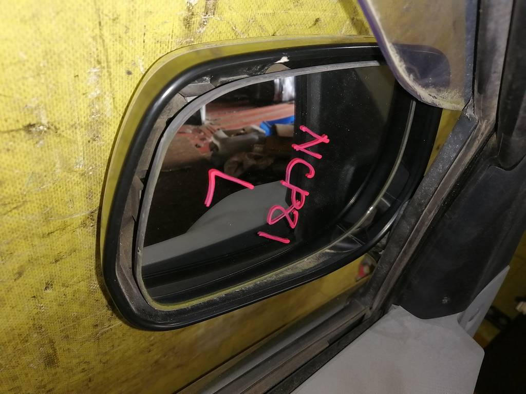 зеркало Toyota Sienta