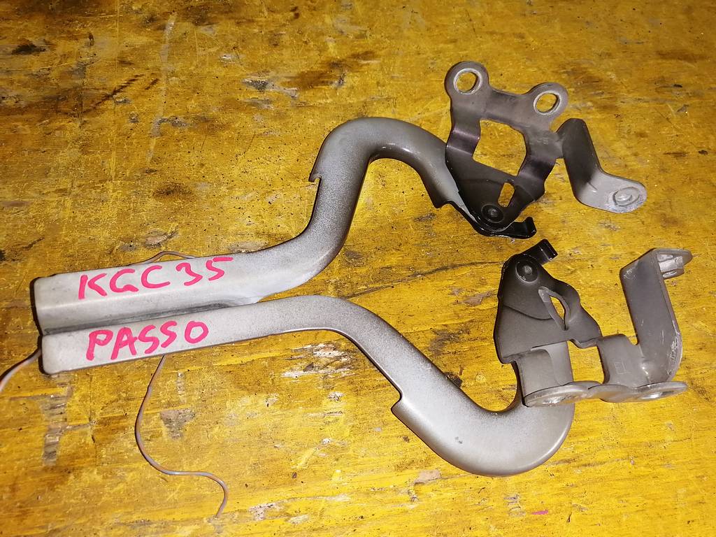 петля капота Toyota Passo