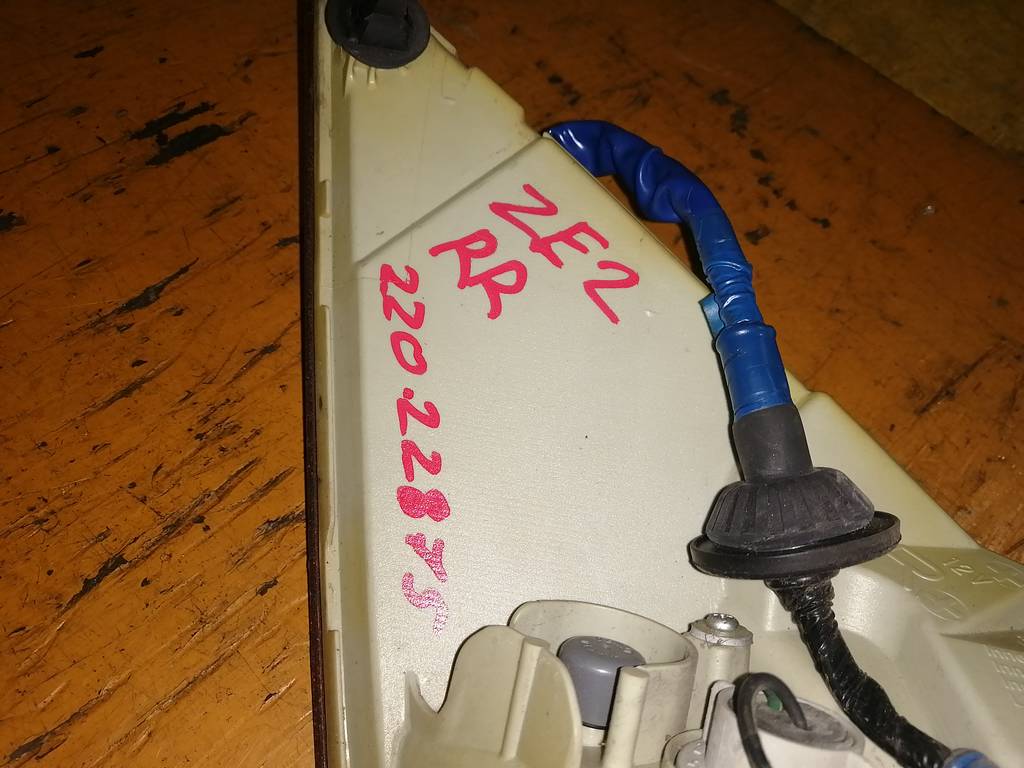INSIGHT ZE2 СТОП ПРАВЫЙ 220-22875 Honda Insight