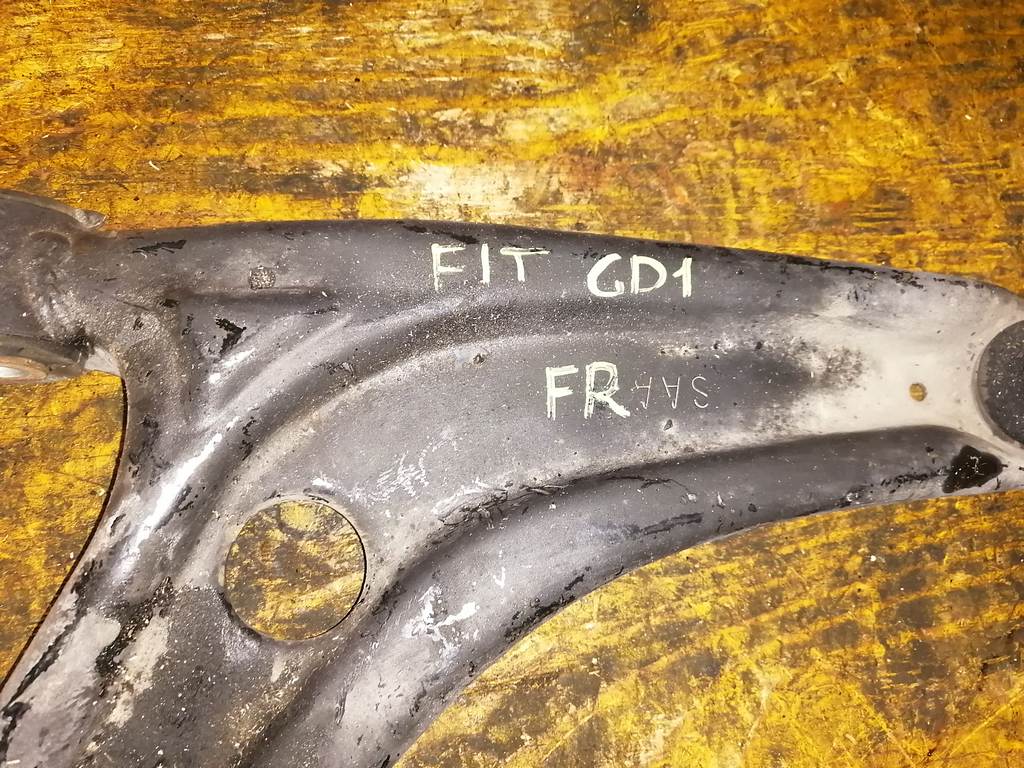 FIT GD1 РЫЧАГ ПЕРЕДНИЙ ПРАВЫЙ Honda Fit