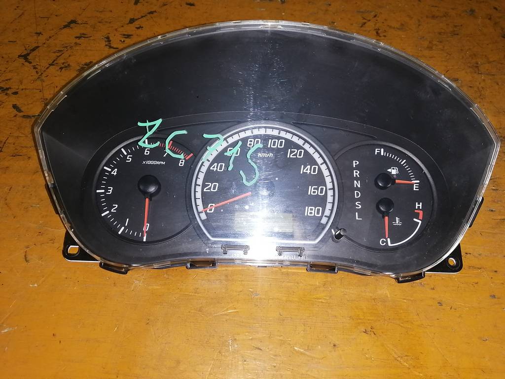 щиток приборов Suzuki Swift