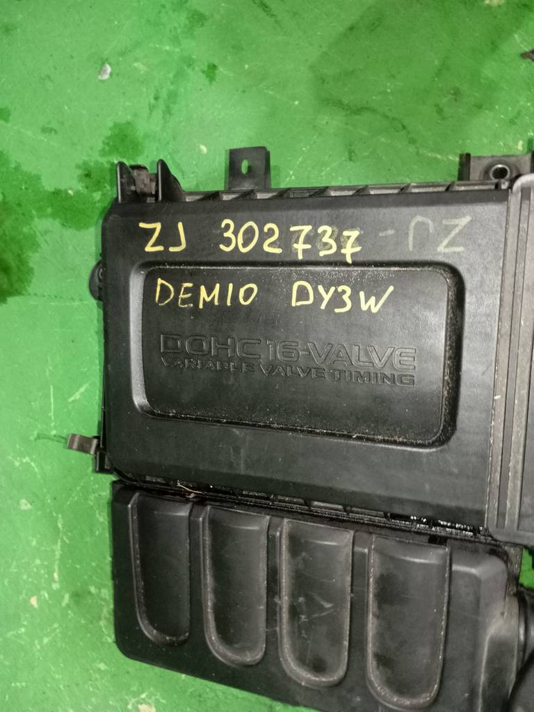 ZJ09 БЛОК УПР. ДВС ZJ09 100140-5884 Mazda Demio