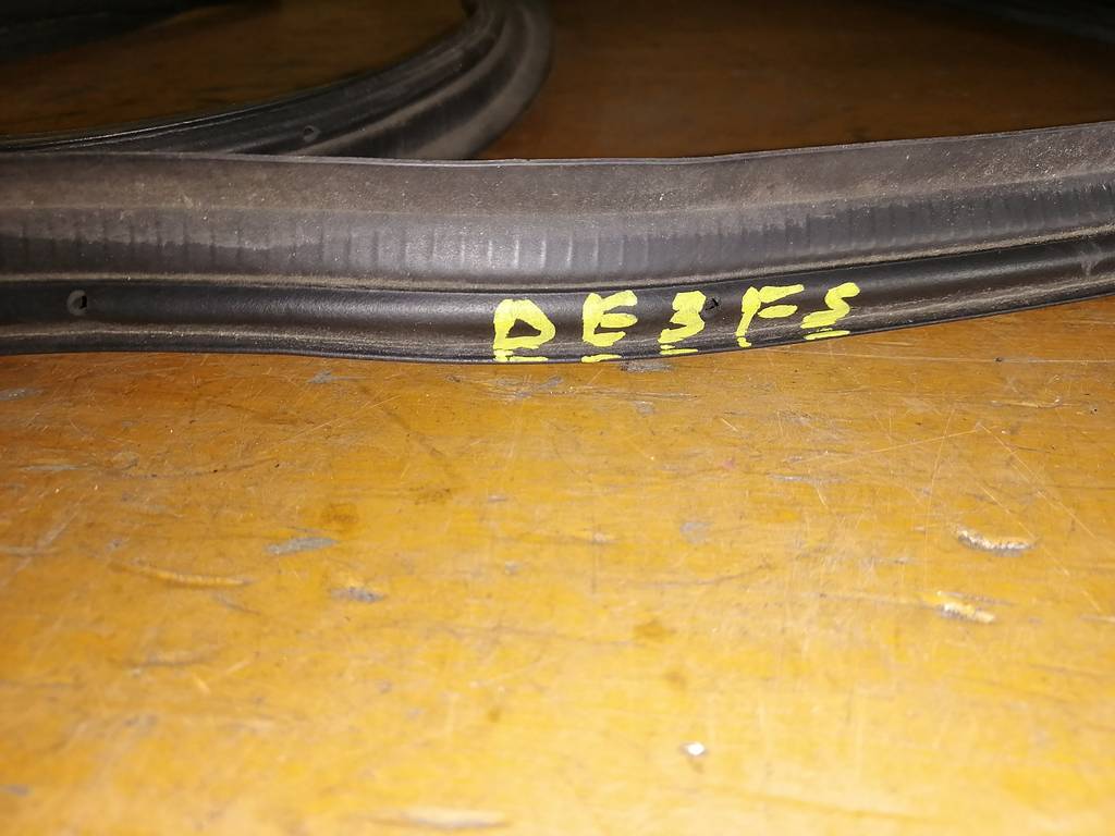 DEMIO DE3FS УПЛОТНИТЕЛЬНАЯ РЕЗИНА БАГАЖНИКА Mazda Demio