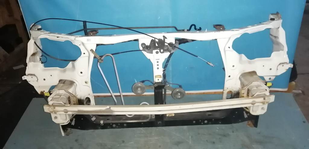 рамка радиатора Nissan Liberty 0