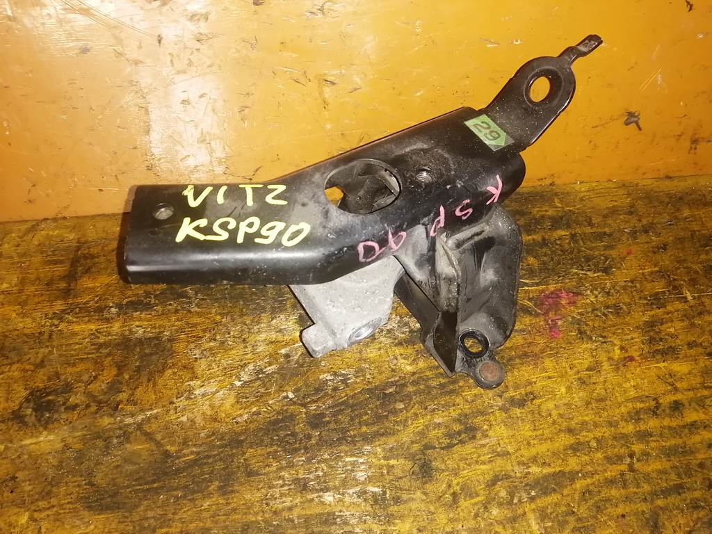 подушка двигателя Toyota Vitz