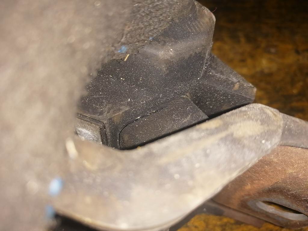 DEMIO DY3W ПОДУШКА ДВС ЛЕВАЯ Mazda Demio