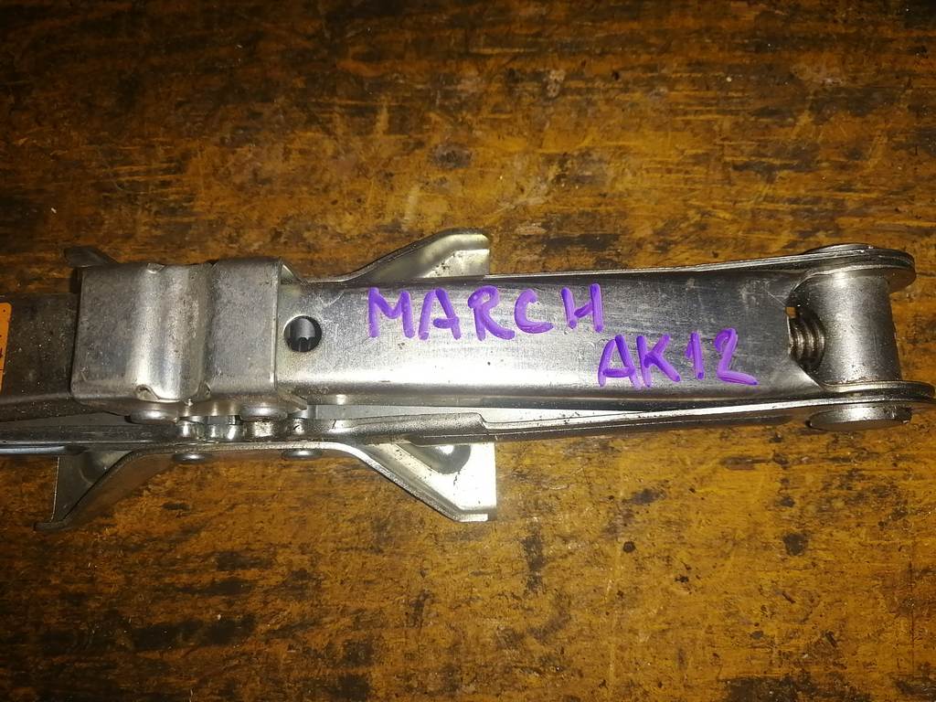 MARCH AK12 ДОМКРАТ 700 кг Nissan March