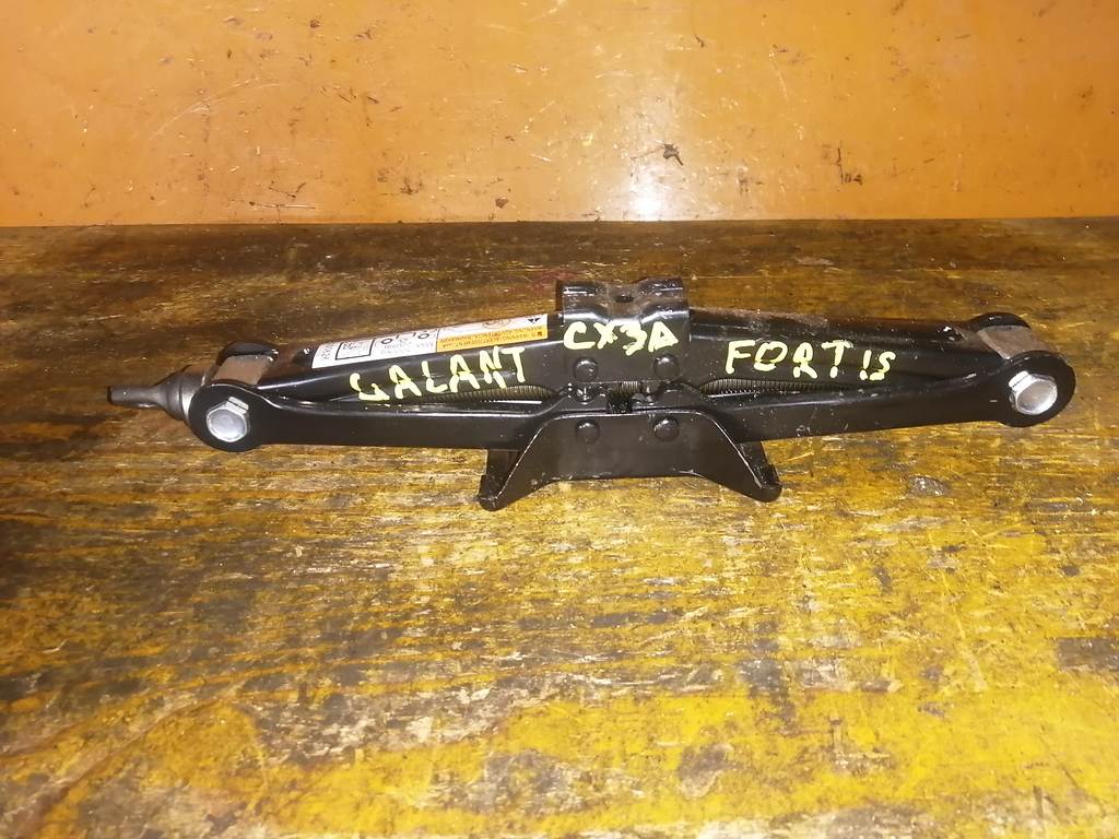 домкрат Mitsubishi Galant Fortis