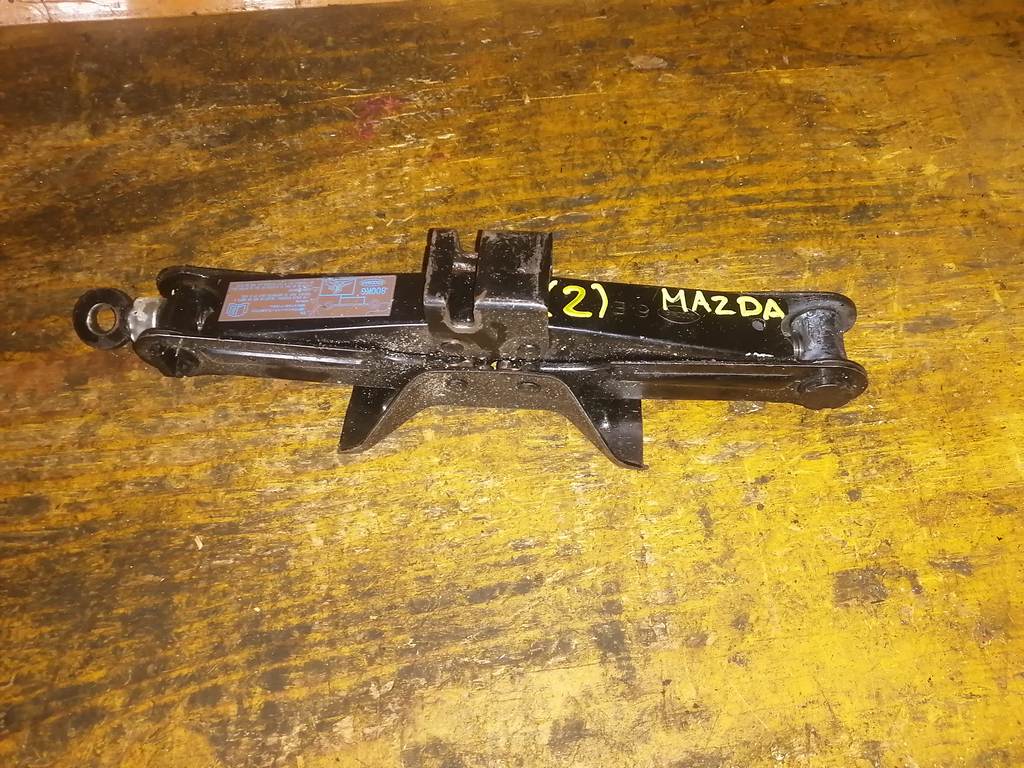 домкрат Mazda 