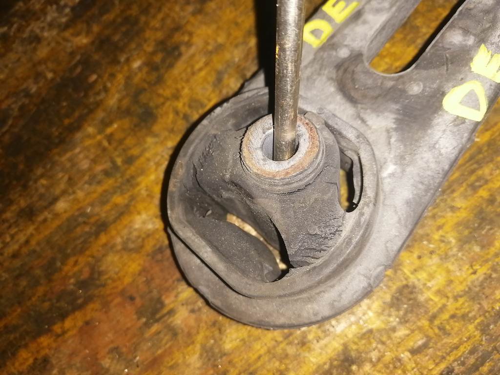 DEMIO DE3FS ПОДУШКА ДВС ЗАДНЯЯ Mazda Demio