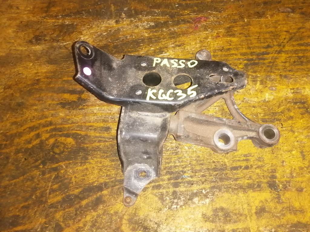 подушка двигателя Toyota Passo