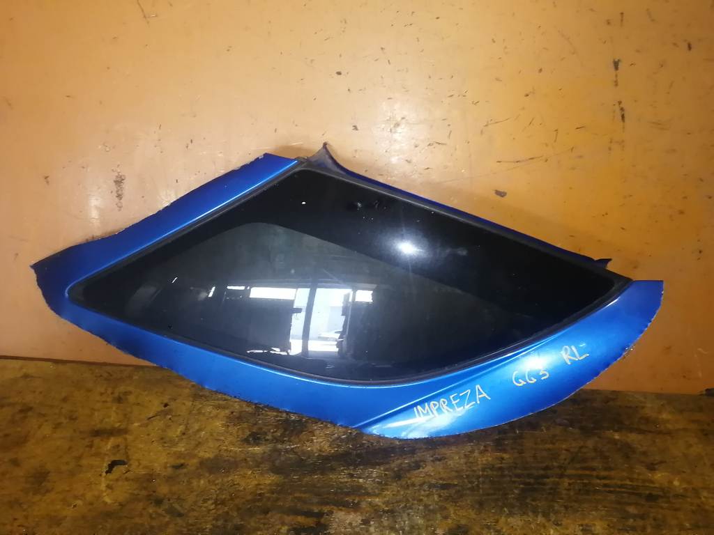 стекло собачника Subaru Impreza