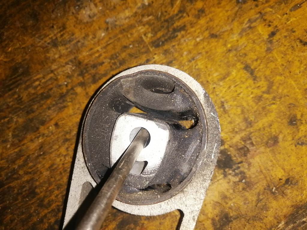 DEMIO DY3W ПОДУШКА ДВС ЗАДНЯЯ Mazda Demio