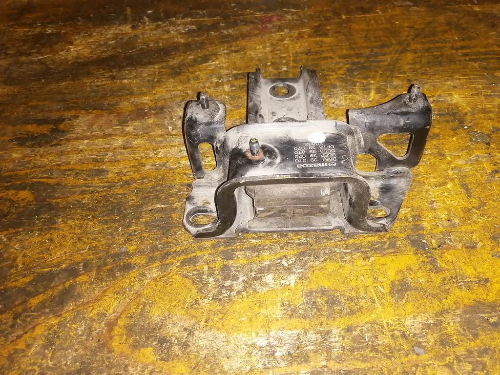 DEMIO DE3FS ПОДУШКА ДВС ЛЕВАЯ Mazda Demio