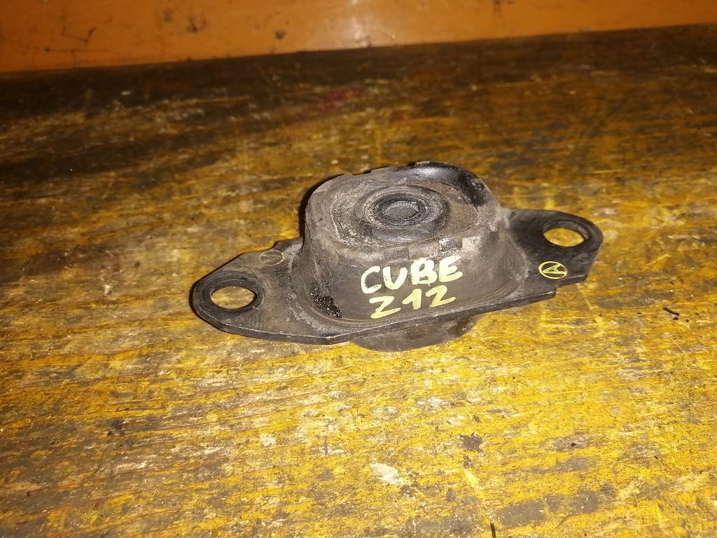 подушка двигателя Nissan Cube