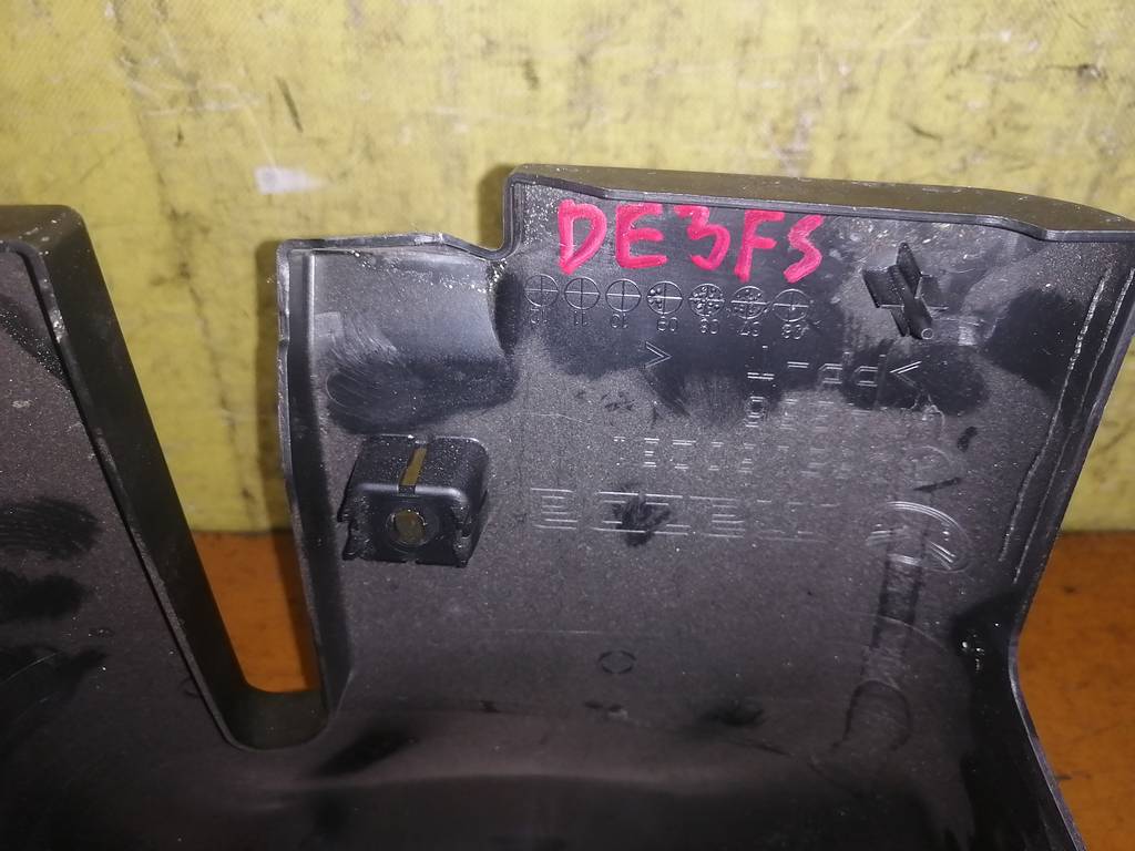 DEMIO DE3FS КОЖУХ РУЛЕВОЙ КОЛОНКИ ДЕФЕКТ Mazda Demio