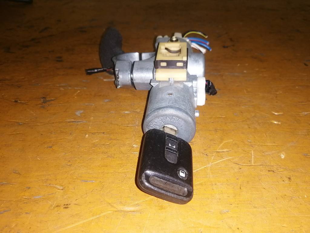 LIBERTY RNM12 ЗАМОК ЗАЖИГАНИЯ Nissan Liberty