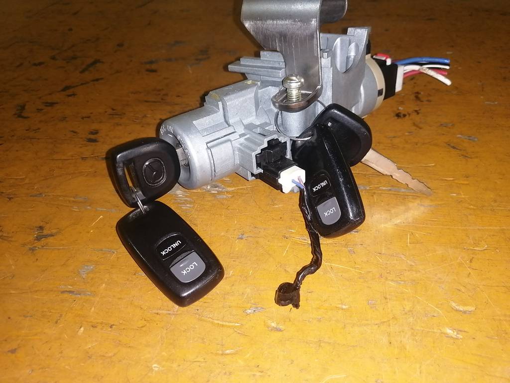 DEMIO DY3W ЗАМОК ЗАЖИГАНИЯ Mazda Demio