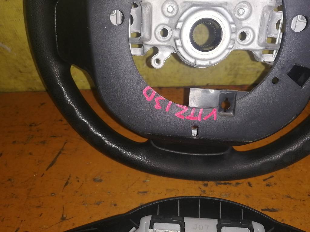 Салон Toyota Vitz