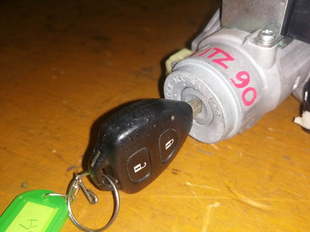 VITZ KSP90 ЗАМОК ЗАЖИГАНИЯ Toyota Vitz