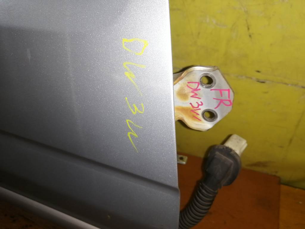 DEMIO DW3W ДВЕРЬ ПЕРЕДНЯЯ ПРАВАЯ, дефект Mazda Demio 1