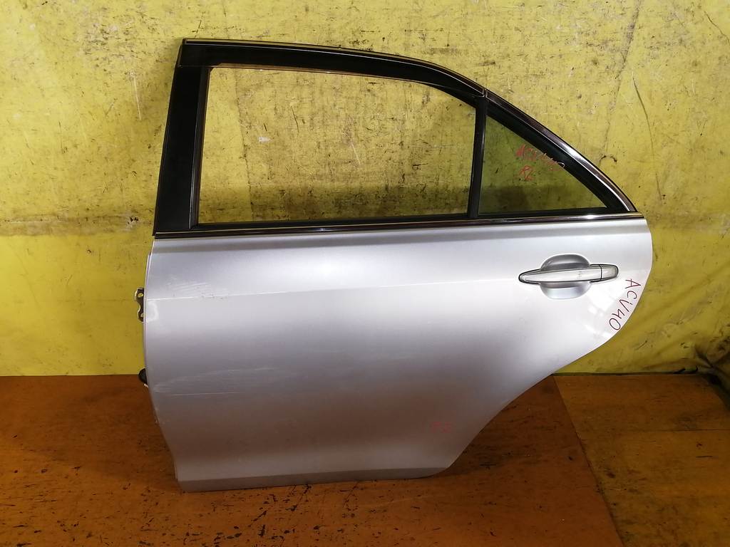 дверь Toyota Camry