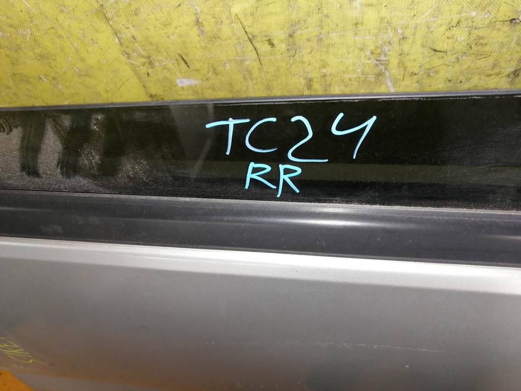SERENA TC24 ДВЕРЬ ЗАДНЯЯ ПРАВАЯ Nissan Serena